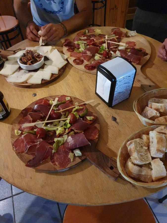 Auberge La Caverne لارونس المظهر الخارجي الصورة