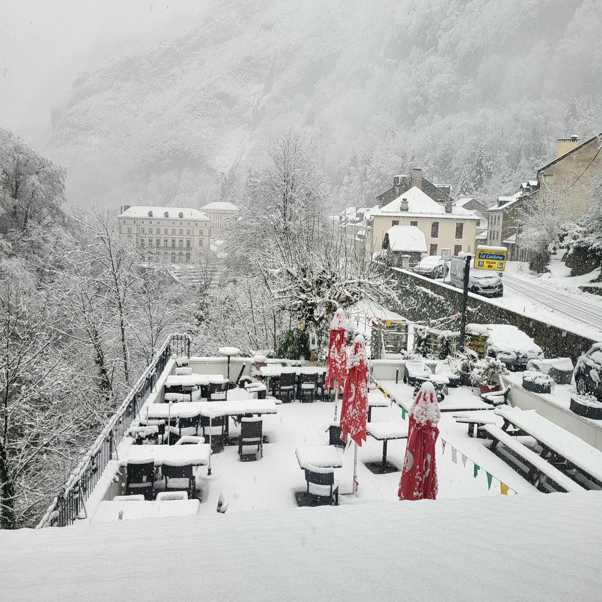 Auberge La Caverne لارونس المظهر الخارجي الصورة